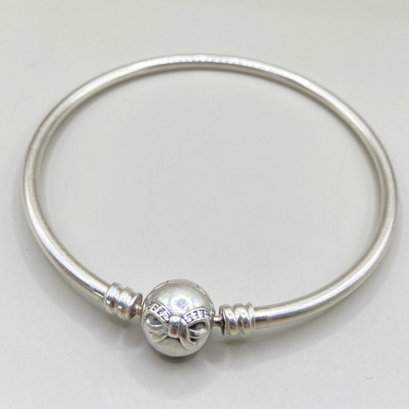 Pandora Silver Bracelet with Bow Clasp - Picture 1 of 9